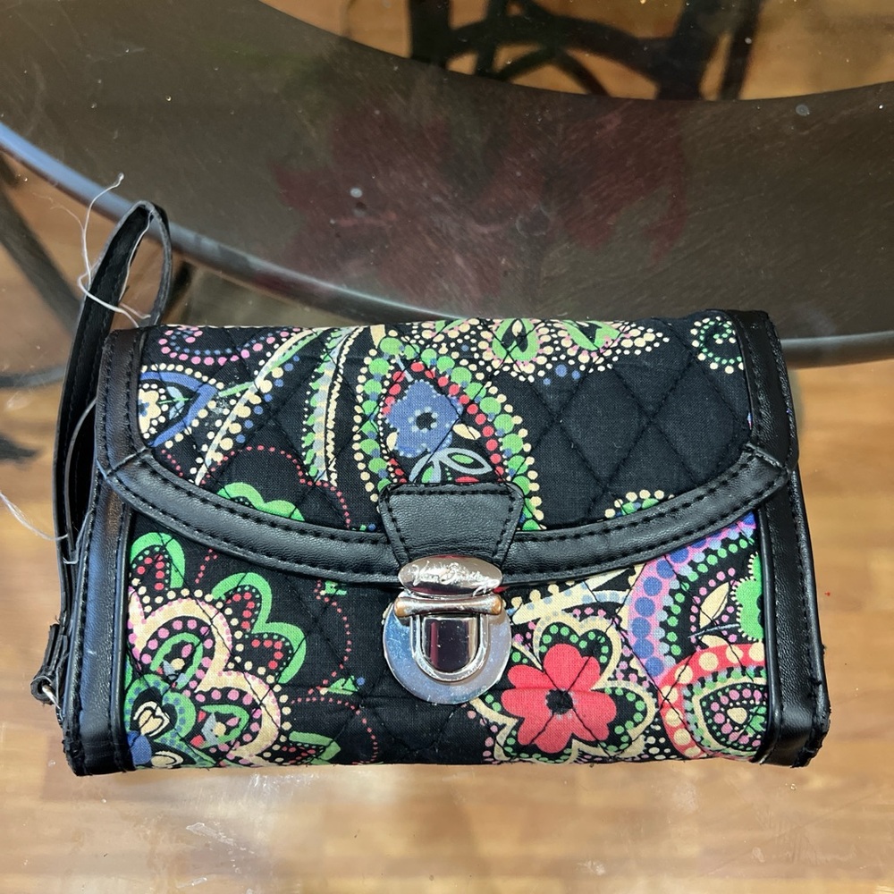 Vera Bradley's ULTIMATE WRISTLET in KIEV PAISLEY Pattern